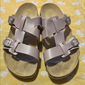 Women's Double-Buckle Sandal in Pale Lavender